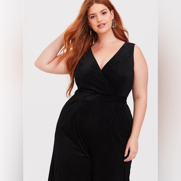 Torrid Black Shadow Stripe Velvet Jumpsuit, Size 0 - Picture 2 of 13